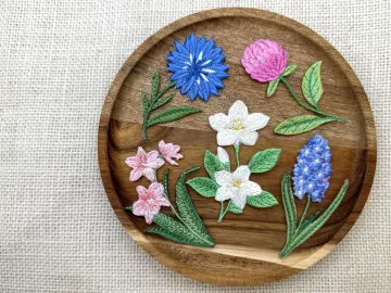 Embroidered Spring Flower Patches 5pcs Set – Iron-On Botanical Appliques