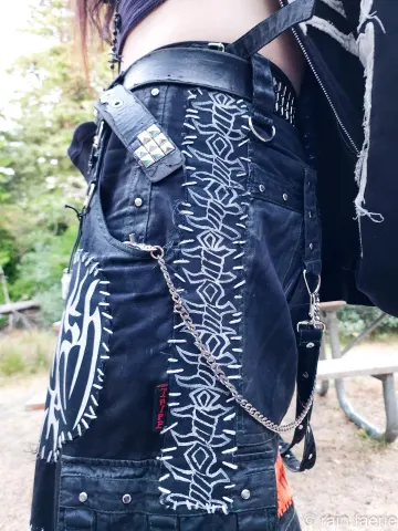 barbed wire sew on patch | diy punk fashion accessory | linocut