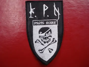 PESTE NOIRE…  Embroidered Patch   (black metal)   France   054