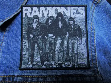 RAMONES  Official Woven Patch  (punk rock)   (2915)