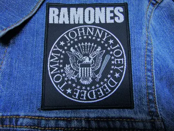RAMONES  Official Woven Patch  (punk rock)   (2916)