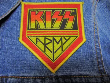 KISS…  Official Woven Patch  (hard rock)    U.S.A   (2936)