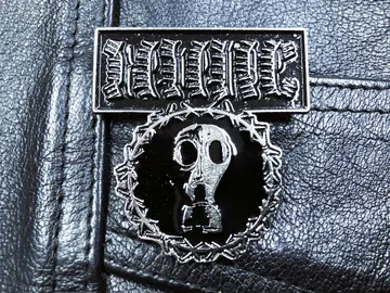 REVENGE…  Metal  Pin / Badge  (war metal)   Canada   692